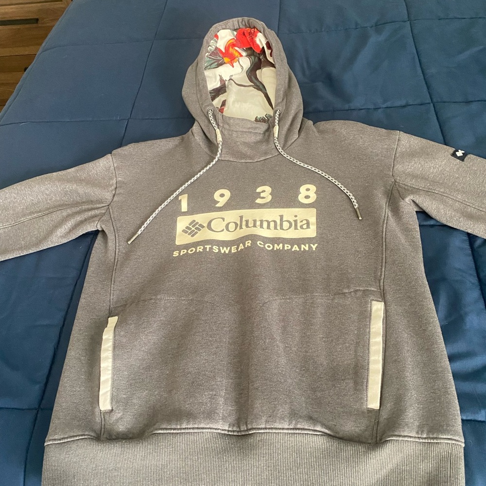 Columbia hoodie. Women’s small